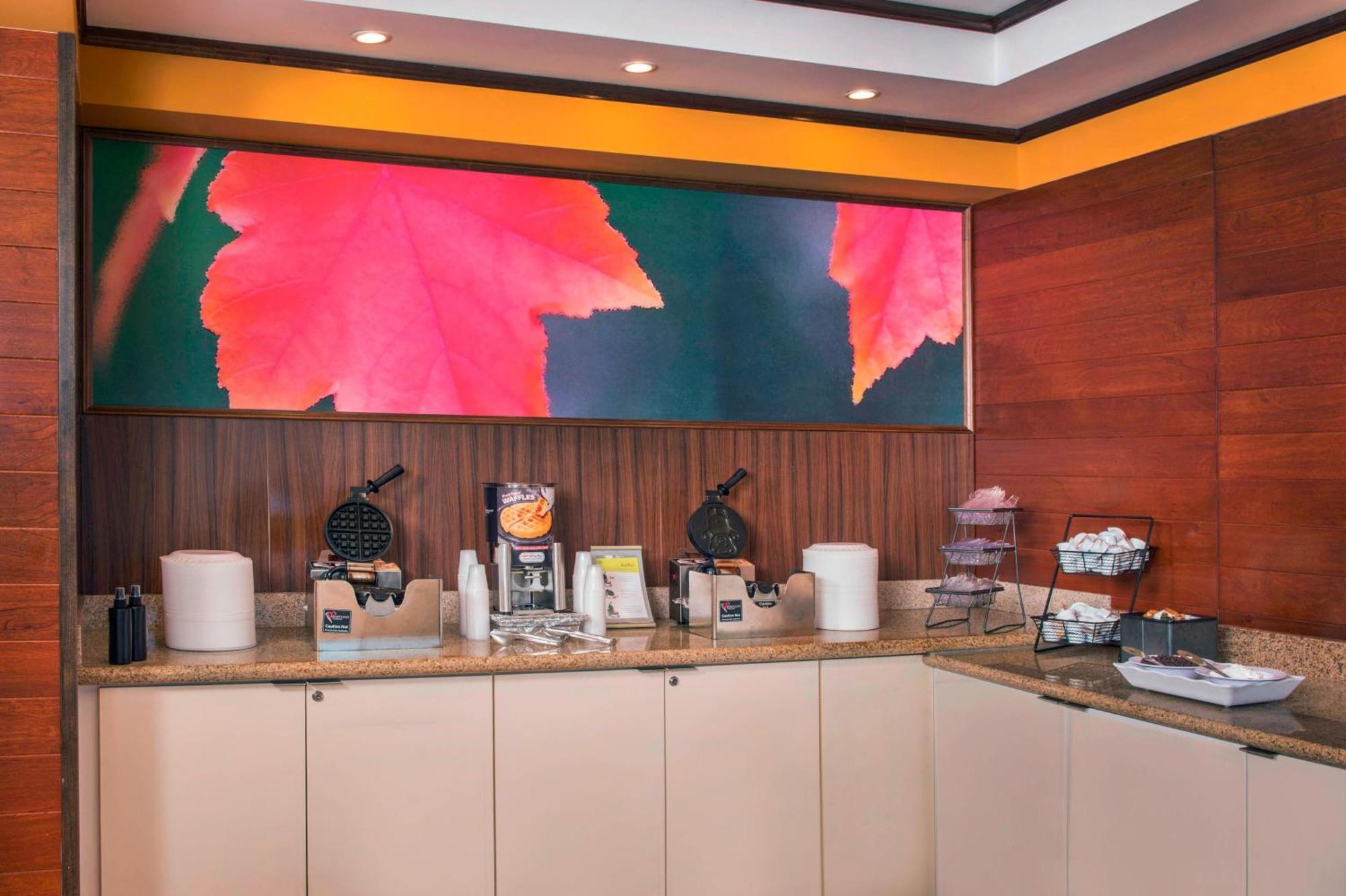Fairfield Inn & Suites By Marriott Γουίλιαμσμπεργκ Εστιατόριο φωτογραφία